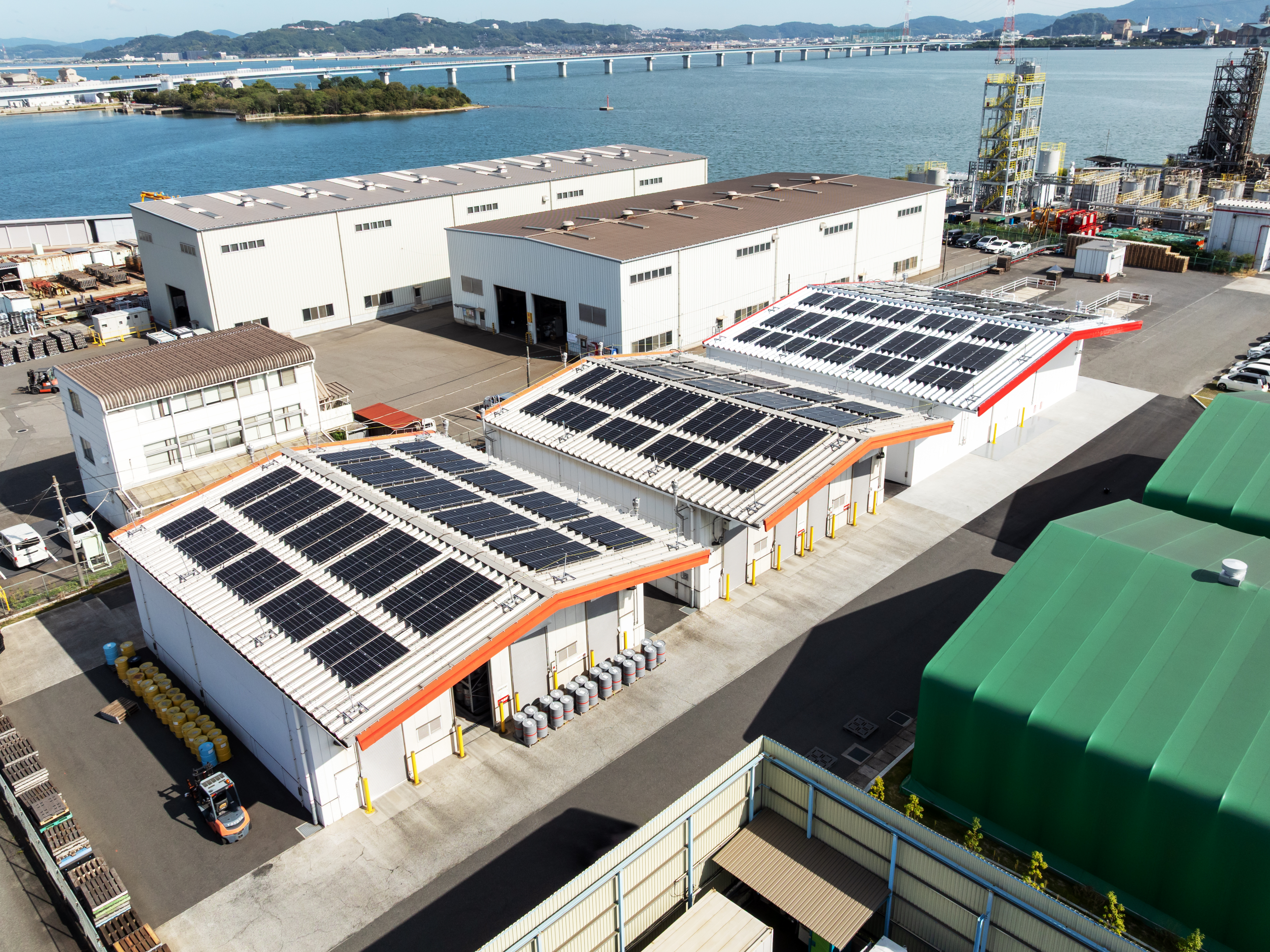 業界の常識を覆すESG対応:危険物倉庫での「ZEB(創エネ)」を実現